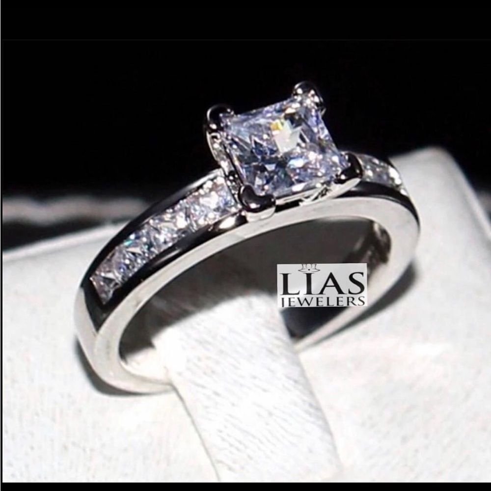 New 18k white gold engagement ring